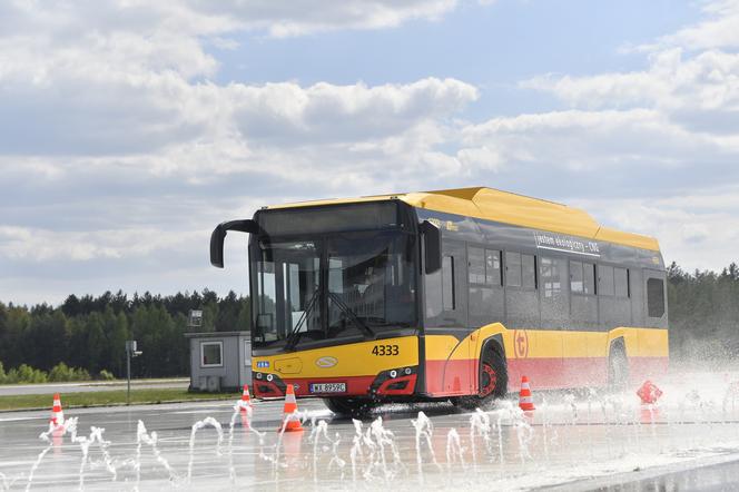 Autobusy w poślizgu! Kto tym razem okazał się najlepszym kierowcą autobusu? 