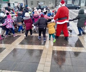 Na rynku w Mordach stanęła choinka