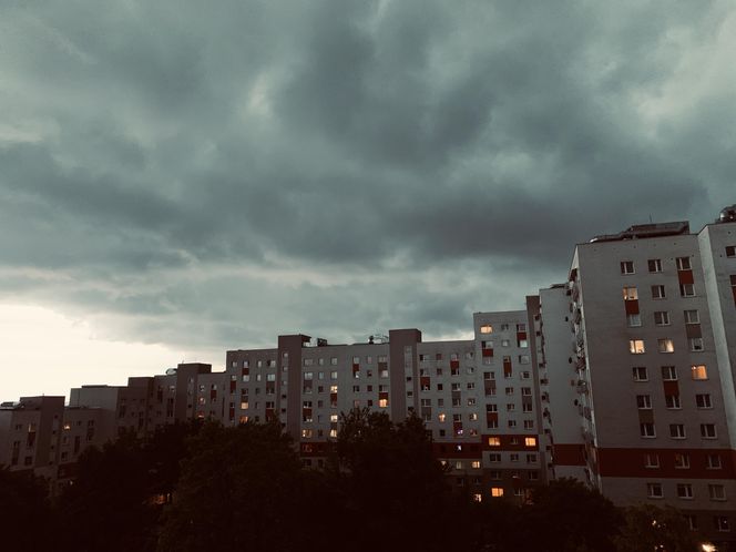 Orkan przechodzi przez województwo śląskie. Gwałtowne burze i ulewny deszcz