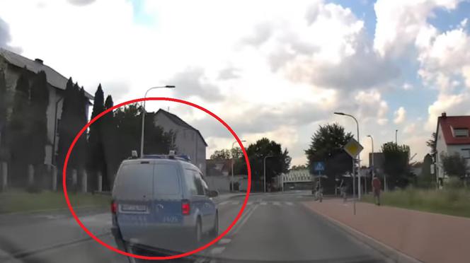 Opolskie: Co ten policjant wyprawiał? Wszyscy stanęli jak wryci!