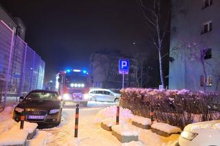 Nie żyje mężczyzna wyniesiony z płonącego mieszkania. Kilkadziesiąt minut walczyli o jego życie