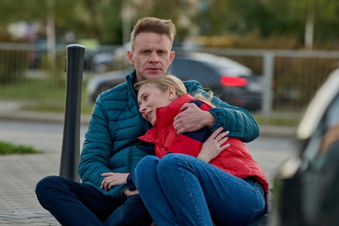 Na Wspólnej odc. 3966. Kamil Hoffer (Kazimierz Mazur), Łucja Agier (Magdalena Kaczmarek)