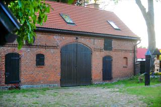 WEDŁUG MINISTRA TA STODOŁA JEST WARTA 0ZŁ