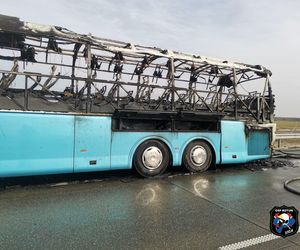 Na A2 na wysokości Gręzowa zapalił się autobus turystyczny