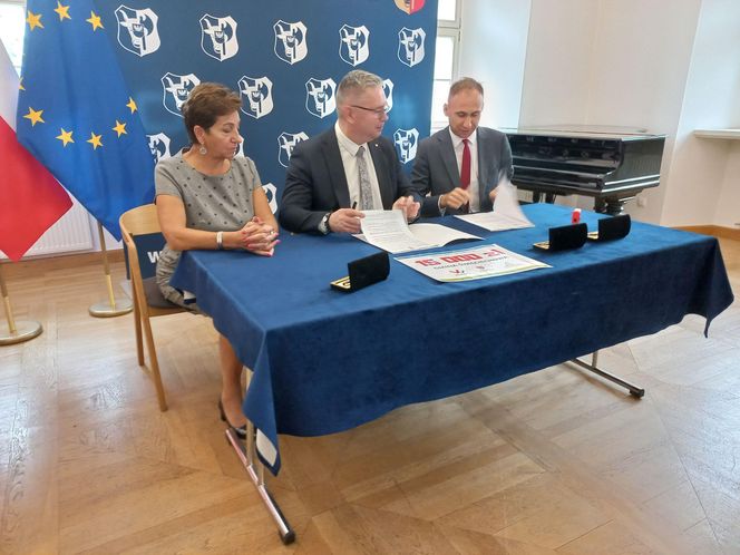 W Lesznie podpisano umowy o przyznaniu dofinansowań z programu „Wielkopolska przyjazna zwierzętom”