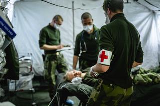 Ćwiczenia wojskowe to nie tylko walka. NATO w Szwecji ćwiczy ewakuację rannych żołnierzy z Finlandii i krajów bałtyckich