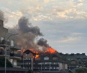 Pożar bloku mieszkalnego w Ząbkach 