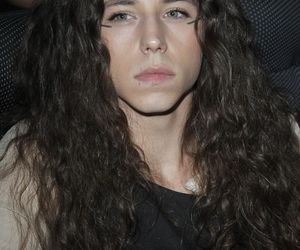Michał Szpak chce łączyć ojcostwo z karierą w show-biznesie. Marzenia są silniejsze niż hejt
