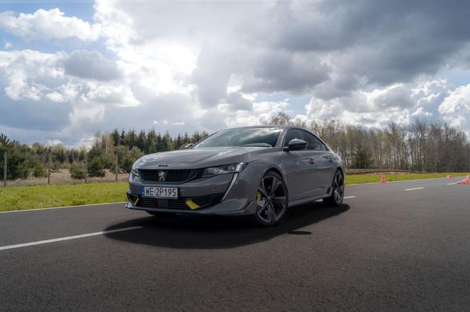 Ma trzy silniki i kaganiec. Peugeot 508 PSE to sportowiec na miarę naszych czasów - TEST, PIERWSZA JAZDA