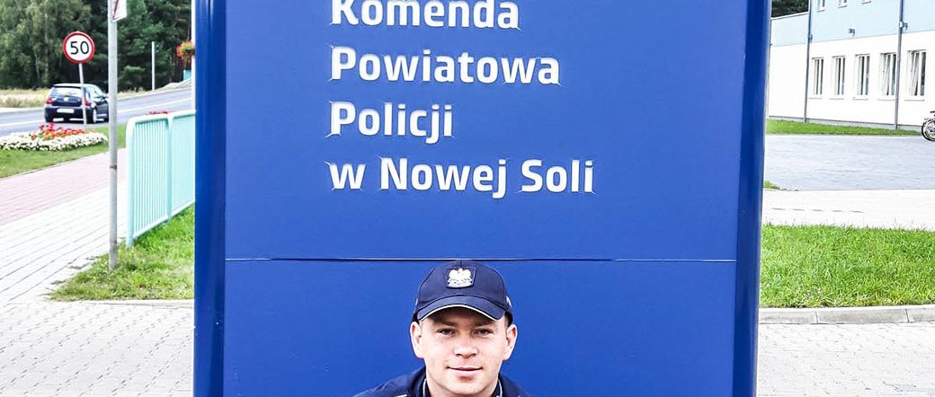 Dzięki dzielnicowemu o wielkim sercu, psiak został maskotką komendy