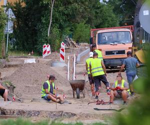 Kierowcy tkwią w korkach, robotnicy się śmieją. Sielankowy nastrój podczas remontu