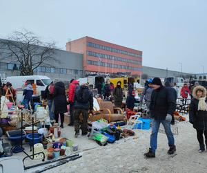 Giełda samochodowa w Łodzi. Przyciąga klientów, ale sprzedawcy nie są zadowoleni