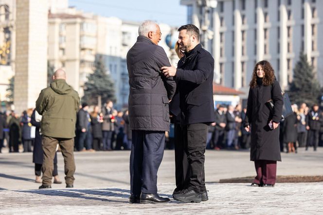 W poniedziałek do Kijowa przybyli przywódcy zagranicznych państw na uroczystości, związane z trzecią rocznicą inwazji Rosji na Ukrainę. W stolicy są już m.in. premier Kanady Justin Trudeau, prezydenci Litwy i Łotwy, Gitanas Nauseda i Edgars Rinkeviczs