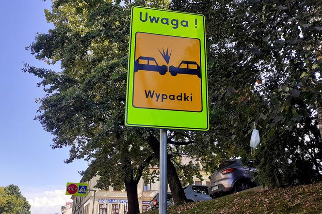 Są nowe znaki przy ulicy Mickiewicza.  Ma być bezpieczniej 