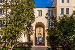 To warszawskie osiedle wygląda jak małe miasteczko. Ma ratusz, rynek i... przeuroczą nazwę