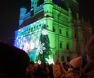 Na Starym Rynku rozświetlono choinkę [ZDJĘCIA]