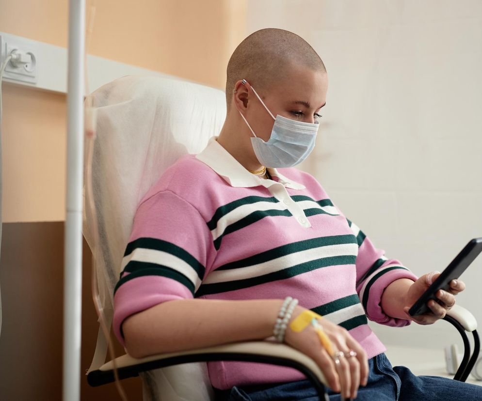 Mają leczyć raka a są zagrożeniem dla życia. Ponad 80% leków z TikToka to oszustwo