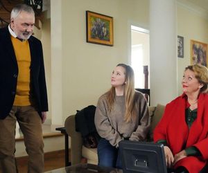 Barwy szczęścia odc. 3173. Sofia (Valeria Gouliaeva), Józefina (Elżbieta Jarosik), Andrzej Zastoja-Modelski (Leon Charewicz)