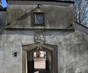 To jedno z najmniejszych miast w Małopolsce. Jedna decyzja papieża sprawiła, że stało się sławne