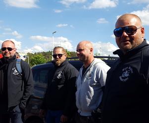 Fani starych polskich motorowerów z Bzyk Raider ze Swarzędza zrobili sobie postój w Lesznie
