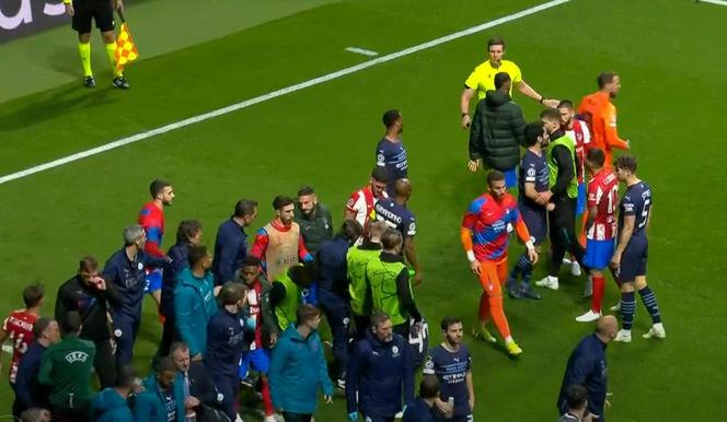 Zadyma podczas meczu Atletico - Manchester City