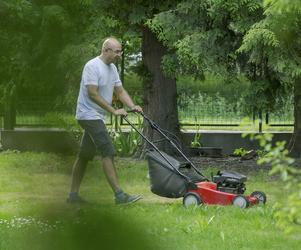 Alvin Gajadhur podczas letnich porządków