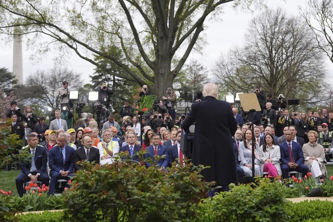 Trump ogłosił kolosalne cła. Tak ostro jeszcze nie było! "To bomba wymierzona w świat"