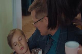 M jak miłość, odc. 1682. Misiek (Olek Bożyk), Piotrek (Marcin Mroczek), Krysia Filarska (Hanna Mikuć)