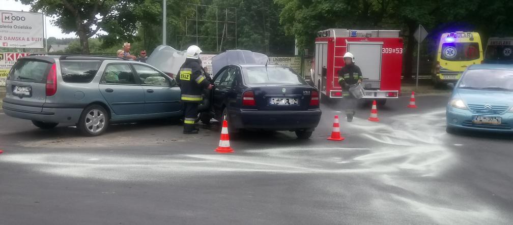 Zderzenie dwóch aut w podbydgoskim Żołędowie! [ZDJĘCIA]