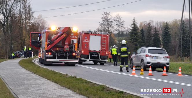 Groźny wypadek na DK 75 w Gnojniku. Motocyklista zderzył się z osobówką