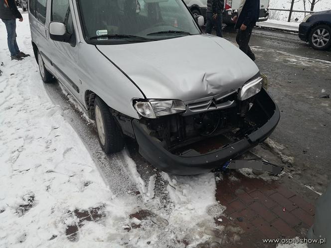 W Tuchowie ZDERZENIE czterech pojazdów. Utrudnienia na drodze 