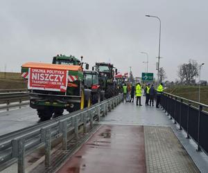 Trwa protest rolników. Drogi na Pomorzu są sparaliżowane. Gdzie trwają utrudnienia? 