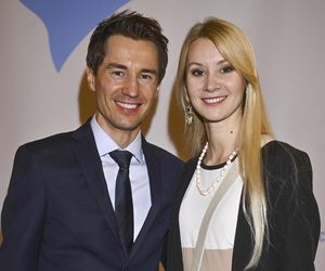 Kamil Stoch z żoną na słynnej gali! Ten szczegół u Ewy Bilan-Stoch od razu rzuca się w oczy