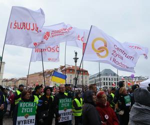 Ulicami Warszawy przeszedł Marsz dla Życia i Rodziny. Uczestnicy nieśli banery z napisem: Mamo, pozwól mi żyć