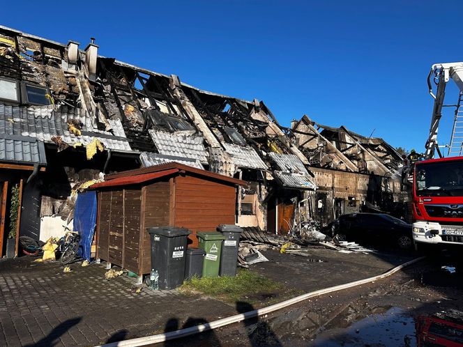 Radunica. Pożar budynku wielorodzinnego. 7 rodzin straciło dobytek życia i dach nad głową [ZDJĘCIA]