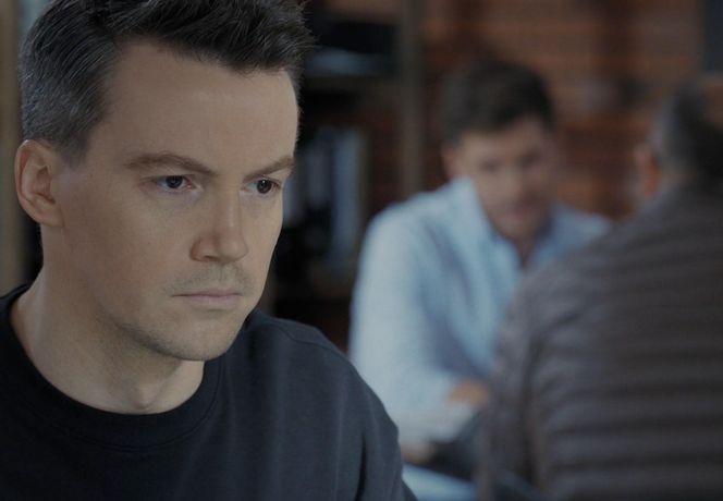 M jak miłość, odcinek 1856: Jakub Karski (Krzysztof Kwiatkowski), klient (Michał Żerucha), Marcin (Mikołaj Roznerski)