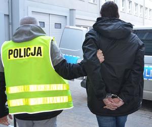 Kryminalni z Wrzeszcza zatrzymali 27-latkę z Gdańska i 30-letniego mężczyznę, którzy napadli na 44-letnią kobietędli na 44-latkę, użyli gazu i ukradli pieniądze! Sprawcy rozboju w Gdańsku zatrzymani