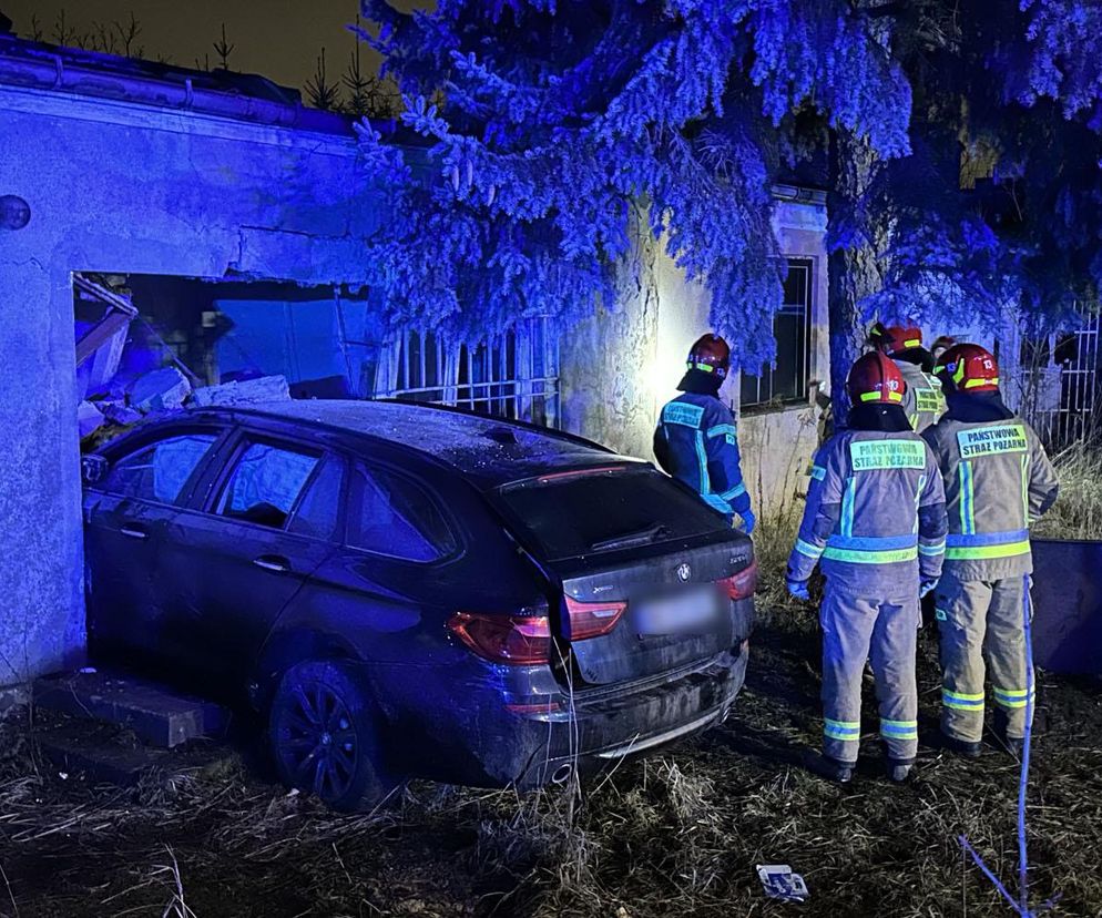 Pijany kierowca BMW wjechał w budynek