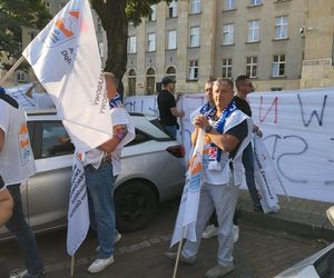 Paraliż w Katowicach. Rozpoczął się protest górników i hutników. Stal się hartuje, a rząd ją rujnuje