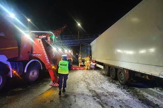 Zderzenie dwóch ciężarówek na DK 92 w kierunku Wrześni! Jedna osoba ranna [ZDJĘCIA]