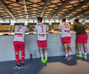 Na co dzień ratują, a dziś grają. Strażacka rywalizacja na parkiecie w Lesznie