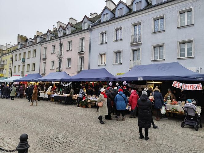 Jarmark Świąteczny w Biskupcu. Na scenie wystąpił zespół Arka Noego [ZDJĘCIA]