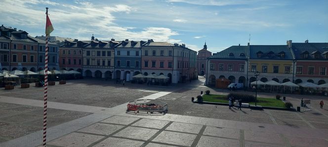 Dziura w płycie Rynku Wielkiego
