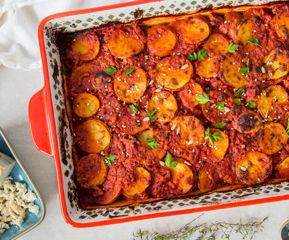 Zapiekanka ziemniaczana z sosem bolońskim: przepis na pyszne ziemniaki z bolognese