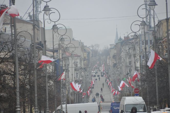 Biało-czerwone flagi na ulicach Kielc