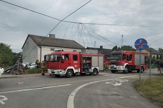 Bobrowniki. Śmiertelny wypadek 41-latka. Uderzył w słup energetyczny [ZDJĘCIA]