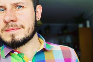 Łukasz Kachnowicz był księdzem, jest gejem i walczy z PiS