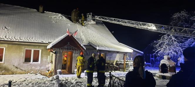  W powiecie braniewskim zima nie odpuszcza. Strażacy mają ręce pełne roboty