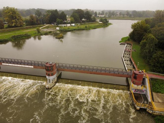 Ulewne deszcze nad Polską. Przybywa wody w rzekach 