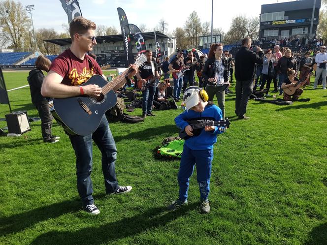 Ponad 200 gitarzystów jednocześnie zagrało "Hey Joe" w Lublinie [GALERIA]